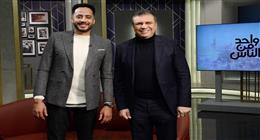 عمرو الليثي يكرم عصام السقا.. ويهديه درع الشركة المتحدة وقناة الحياة
