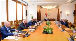 وزير الخارجية يلتقي السفراء المتقاعدين لبحث تطورات الأزمات الإقليمية