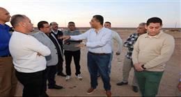 محافظ البحر الأحمر يتفقد مخرات السيول وعدد من المشروعات بمدينة رأس غارب 