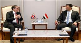 وزير الصناعة يبحث مع السفير البريطاني توطين التكنولوجيا وتصنيع السيارات