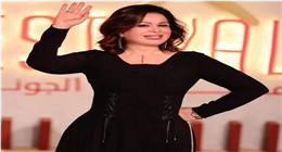 إلهام شاهين بصحبة شقيقها أمير في كأس مصر للفروسية بالغردقة