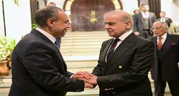 وزير الخارجية يلتقى رئيس الوزراء الباكستاني لتعزيز  جهود خفض التصعيد وإنهاء الحرب