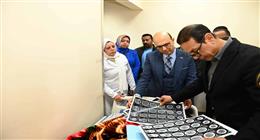 رئيس جامعة أسيوط الأهلية يطمئن على الطالبات المصابات في حادث انقلاب سيارة