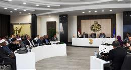 محافظ أسوان يوجه بتشديد الحملات لمنع الاحتكار وضبط الأسواق ومتابعة المواقف 