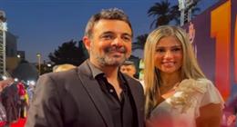 عمرو محمود ياسين يدعم زوجته في رحلة علاجها من السرطان برسالة مؤثرة