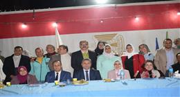 وسط أجواء رمضانية.. نواب رئيس جامعة بنها يشاركون الطلاب حفل إفطار رمضان 