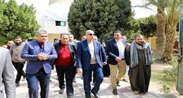 محافظ المنيا يتابع استعدادات الوحدة الصحية بقرية تلة لتطبيق التأمين الشامل