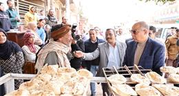 محافظ المنيا يتفقد عددا من الأسواق والمخابز للاطمئنان على توافر السلع
