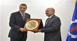محافظ السويس يكرم سلفه اللواء طارق الشاذلي بمناسبة يوم الوفاء