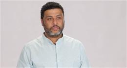 بتعليق طريف.. محمد جمعة يشارك صورا من كواليس مسلسل فن الحرب