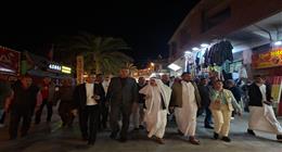 محافظ جنوب سيناء يتفقد المناطق السياحية في مدينة دهب ويلتقي المواطنين والسائحين