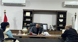 محافظ جنوب سيناء يناقش ملف إشغالات دهب.. ويوجّه ببحث شكاوى المواطنين