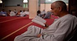 هل يحق للمسلم تقديم الاعتكاف على واجباته الدراسية أو العملية؟ متحدث «الأوقاف» يوضح