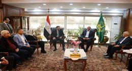 محافظ القليوبية يكرم أيمن عطية لجهوده في خدمة المحافظة