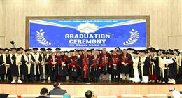 رئيس جامعة بنها يشهد حفل تخريج الدفعة 38 بكلية الطب البشري 