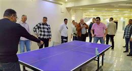 في جولته بالغردقة.. وزير الشباب ينافس المحافظ في لعبة «البينج بونج» ويمارس الرياضة بـ«الجيم» 