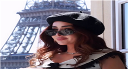 فستان كلاسيكي أمام برج إيفيل.. هنا الزاهد تلفت الأنظار في أحدث ظهور