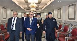 محافظ الأقصر يزور الكنائس ويهنئ المسيحيين بعيد القيامة: المصريون نسيج واحد