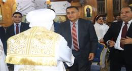 محافظ القليوبية يشارك في قداس عيد القيامة المجيد: فرصة لتجديد مشاعر المحبة
