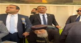 احتفالا بعيد القيامة.. البابا تواضروس يوزع الكعك على الأقباط في الكاتدرائية