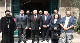 محافظ الفيوم يشارك الأطفال والمسنين فرحتهم بعيد القيامة المجيد
