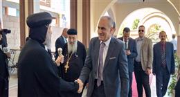 رئيس جامعة أسوان يهنئ الأنبا بيشوي بعيد القيامة: الأعياد فرصة لتجديد معاني التلاحم الوطني