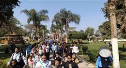 حدائق القناطر تحتضن المصريين في شم النسيم.. ومحافظ القليوبية يوزع الورود على المواطنين (صور)