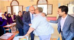 وزير التعليم يشيد بمعلم دراسات اجتماعية من ذوي الهمم في الحوامدية 