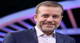 شريف منير يشارك في تريند «summer is calling» بصورة من شورت وفانلة وكاب
