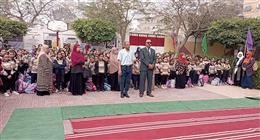 لتعزيز حالة الانضباط.. وكيل تعليم بني سويف يشارك في طابور الصباح بمدرسة ابتدائية