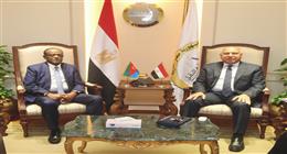 وزير النقل يبحث مع مسؤولين إريتريين تعزيز التعاون في مشروعات البنية التحتية