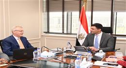 وزير الصناعة: حريصون على زيادة القاعدة الإنتاجية للسيارات في مصر