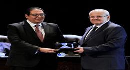 رئيس جامعة القاهرة يهنئ «الخشت» لفوزه بجائزة الشيخ زايد للكتاب 