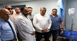 نائب محافظ أسوان يطمئن على مصابي حريق محطة وقود قرب السكة الحديد