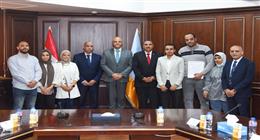 وزير العمل يسلم عقود عمل لذوي الهمم في الإسكندرية 