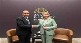 عبد العاطي يبحث مع مديرة مركز الهجرة الدولي تعزيز التعاون في قضايا الهجرة واللجوء بأنطاليا