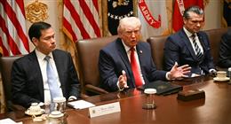  تصاعد التوتر بين الولايات المتحدة وإيران ينذر بعودة الحرب.. واجتماع طارئ في البيت الأبيض