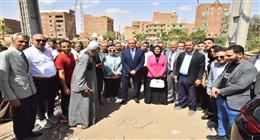 «حسّوا بالناس».. محافظ أسيوط يطالب بسرعة إنهاء أعمال كوبري الحواتكة لخدمة 120 ألف مواطن 