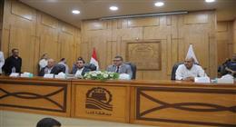 استمر 10 ساعات.. محافظ قنا يبحث 355 طلبا في اللقاء الأسبوعي مع المواطنين