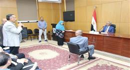 محافظ بني سويف يقرر صرف إعانة لأرملة لمدة 6 أشهر 