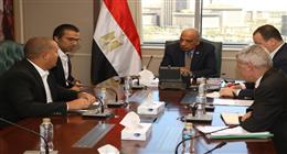 وزير الكهرباء يتابع مشروعات الطاقة المتجددة في بنبان والمنيا والغردقة