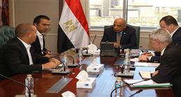 وزير الكهرباء يتابع  تطوير أعمال مشروعات الطاقة الشمسية