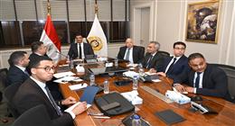 باستثمارات 5 مليارات دولار.. وزير الصناعة يبحث مشروعا جديدا لإنتاج الأمونيا الخضراء