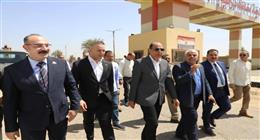 محافظ المنيا: تطوير شبكة الطرق والبنية التحتية في مقدمة أولويات الدولة