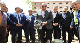 محافظ المنيا يشارك في زراعة 500 شجرة بمجمع مدارس مغاغة