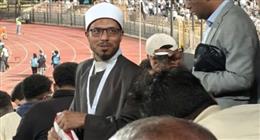 مشجع الزمالك يفجر مفاجأة.. لماذا حضر مباراة بيراميدز بالزي الأزهري؟
