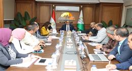محافظ الجيزة يبحث ملفات التصالح والنظافة والإشغالات ومياه الشرب والصرف الصحي بالهرم