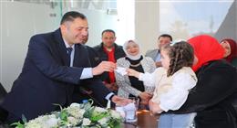 محافظ دمياط يشهد قرعة اختيار 3 أمهات مثاليات لأداء العمرة