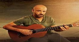 إصابة الملحن محمد يحيى بكسر في القدم (صورة)