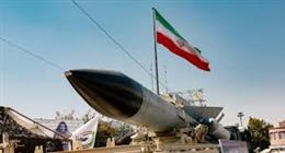 تقييم استخباراتي أمريكي يناقض البيت الأبيض.. إيران تحتفظ بنصف قدراتها الصاروخية
